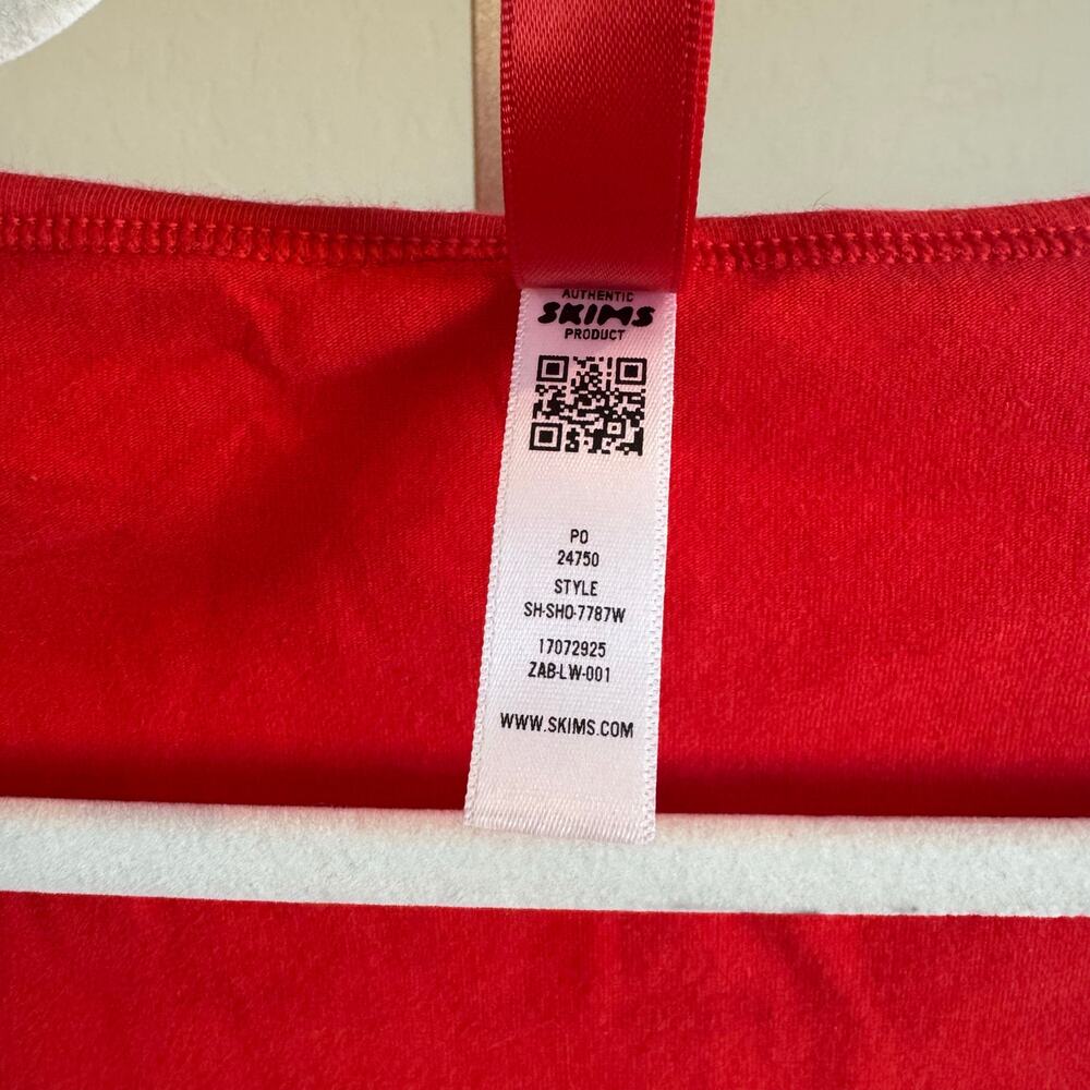 SKIMS Cotton Jersey Scoop Neck T Shirt Ruby Red Medium - Picture 5 of 7
